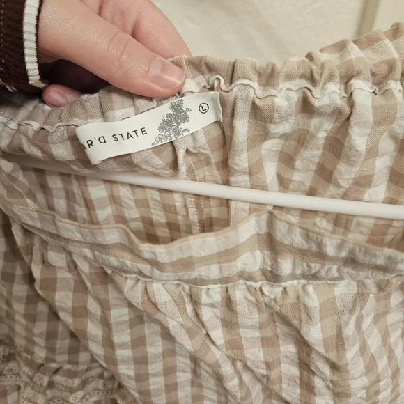 Brown Gingham Dress with Lace Trim - Picture 3 of 4